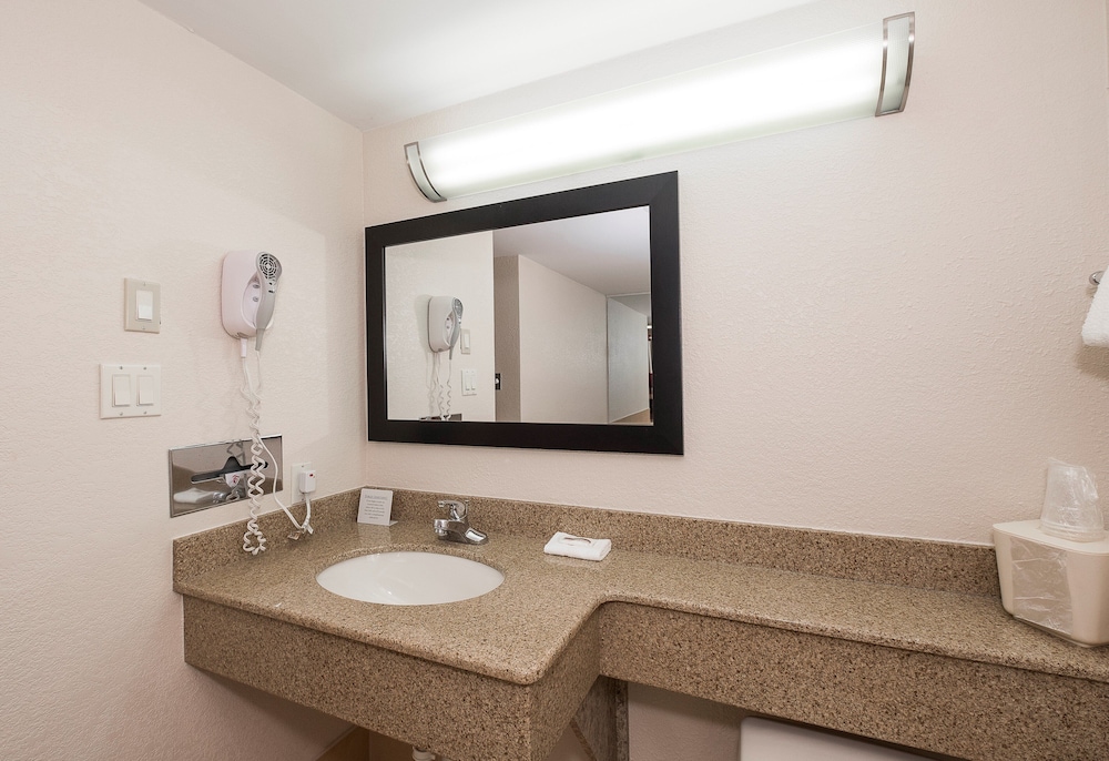 Red Roof Inn & Suites Mt Holly McGuire AFB - photo 31