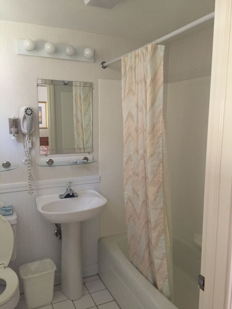 Midway Motel & Cottages - photo 16