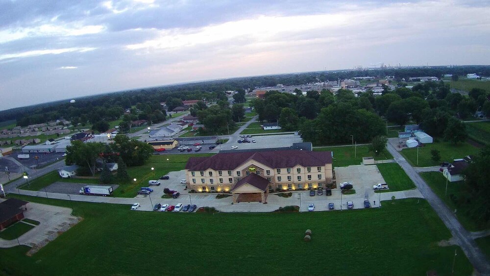 Country View Inn & Suites - photo 53