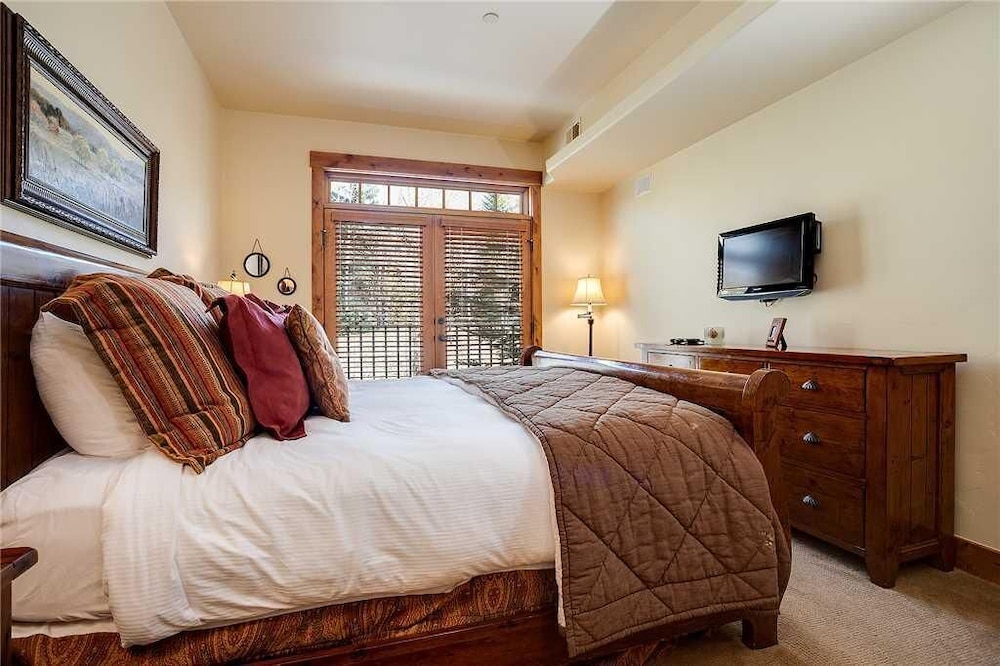 5208 Emerald Lodge Trappeur's Crossing Apartment 4 — 4-Star Luxury Hotel in Steamboat Springs, United States