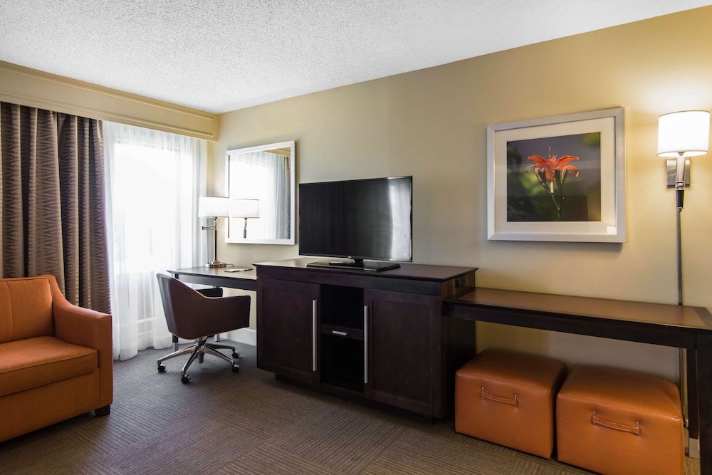 Hampton Inn South Hill - photo 38
