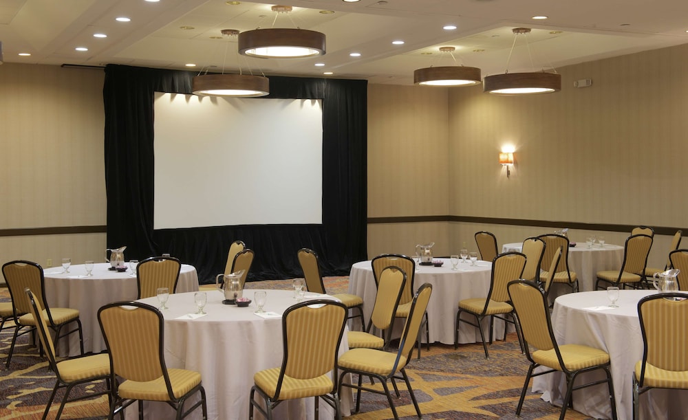 Embassy Suites by Hilton Seattle Bellevue - photo 55