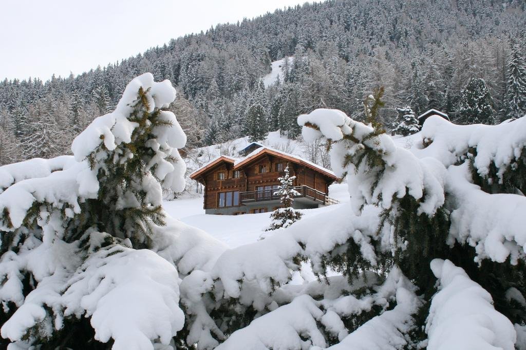 Chalet Riquet Ski in out Jacuzzi — 4-Star Luxury Hotel in Basse-Nendaz, Switzerland