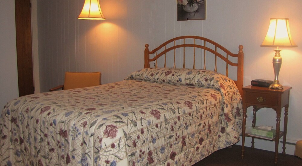 Colebrook C.C. & Motel - photo 6