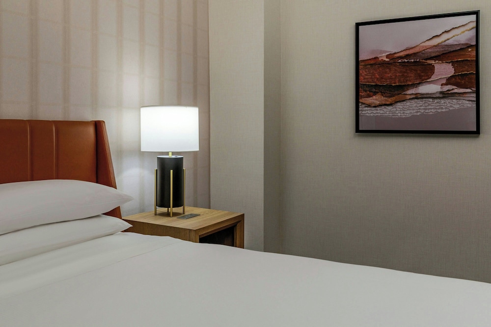 Sheraton Commander Hotel - photo 21