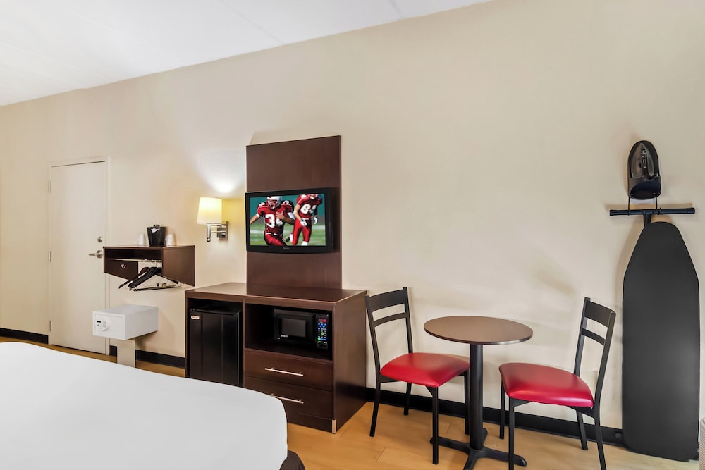 Red Roof Inn PLUS Jacksonville Southpoint - photo 18