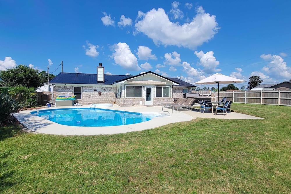 Welcoming Pensacola Home with Spacious Yard — 4-Star Luxury Hotel in Pensacola, United States