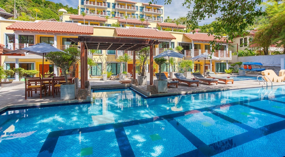 By the Sea - carbon neutral hotel in Wichit