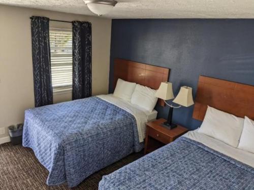 Bea's Parkway Inn - photo 6