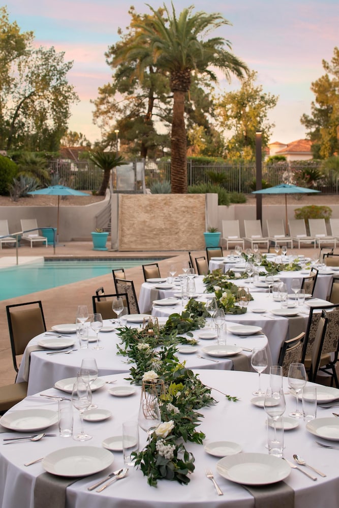 Embassy Suites by Hilton Phoenix Biltmore - photo 44