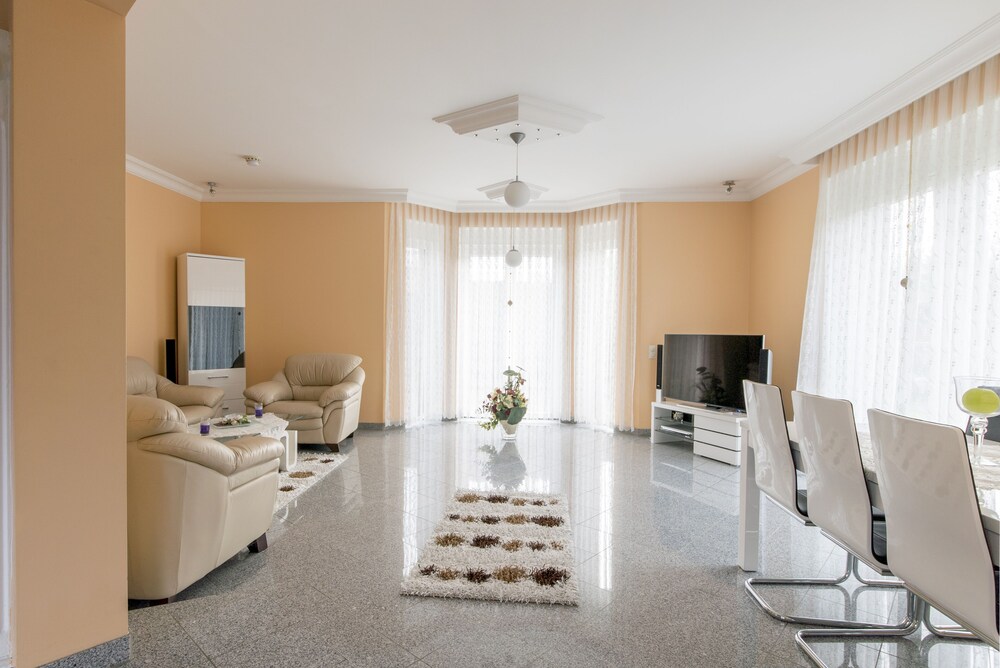 Private House Auf den Kirchstücken — 4-Star Luxury Hotel in Hannover, Germany