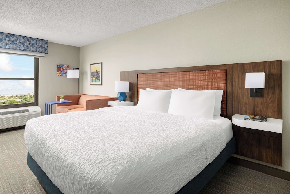 Hampton Inn Laredo - photo 13