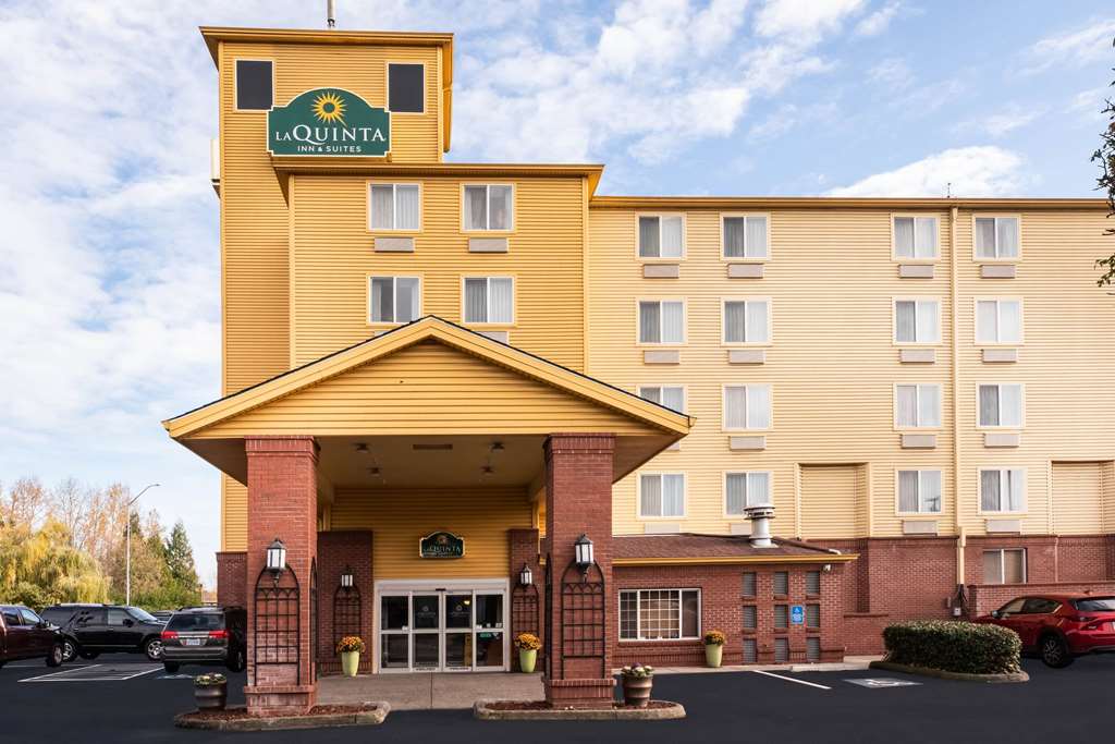 La Quinta Inn & Suites by Wyndham Portland Airport in Portland, United States