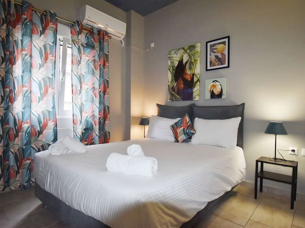 Petite Apartment — 4-Star Luxury Hotel in Athens, Greece