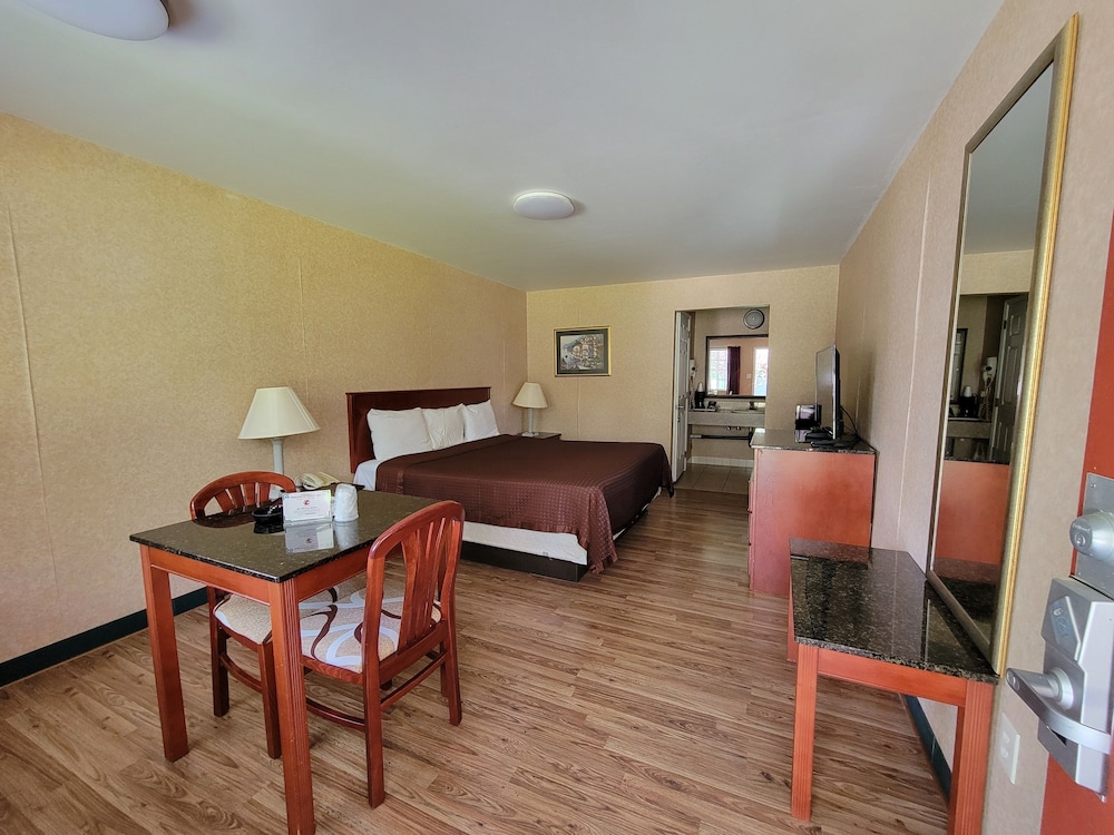 Atrium Inn - photo 11