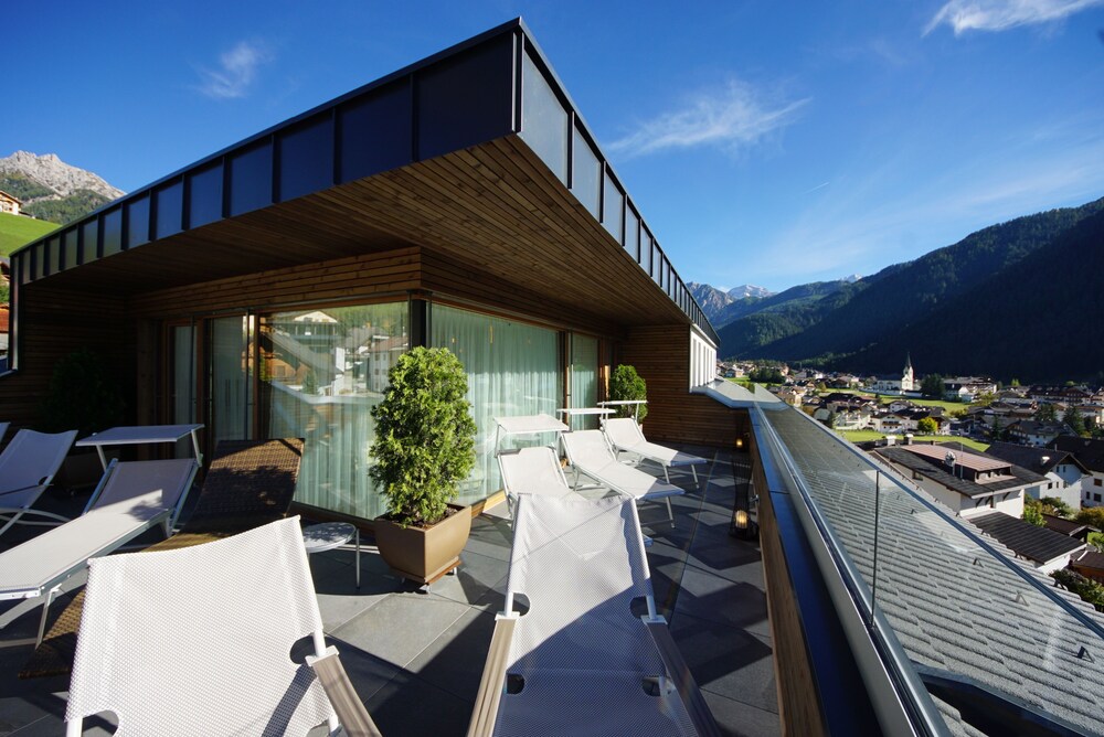 Plan De Corones Apartments — 4-Star Luxury Hotel in San Vigilio, Italy