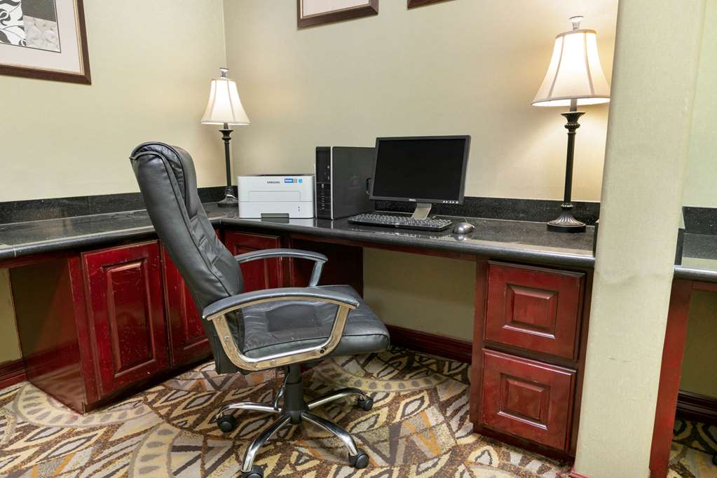 La Quinta Inn & Suites by Wyndham Lindale - photo 30