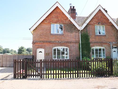New Park Farm Cottage — 5-Star Luxury Hotel in Brockenhurst, United Kingdom