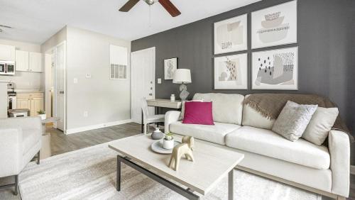 Landing Modern Apartment with Amazing Amenities — 4-Star Luxury Hotel in Durham, United States