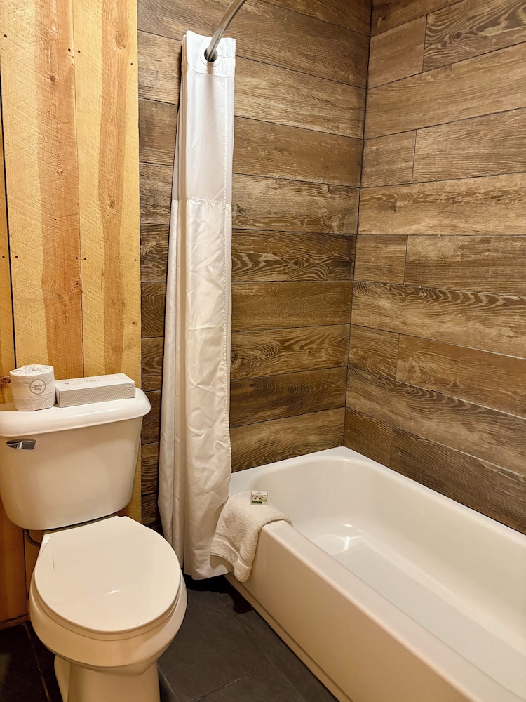 Americas Best Value Inn Wall - photo 76