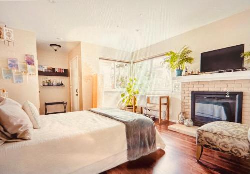 Cute Room Own Entry With Fireplace — San Pablo