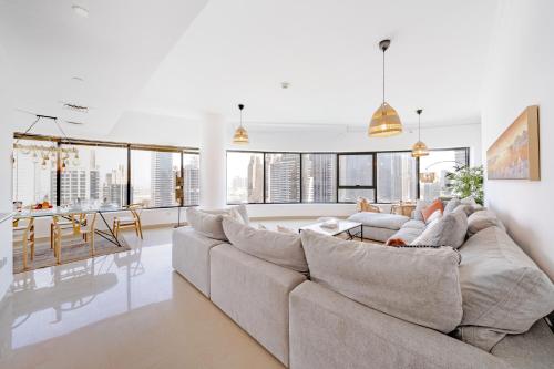 Spacious 3BR with 180 Dubai Marina Views — 4-Star Luxury Hotel in Dubai, United Arab Emirates
