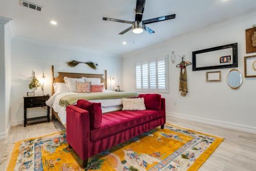 Iconic Luxe Entertainment Villa With Heated Pool Sauna