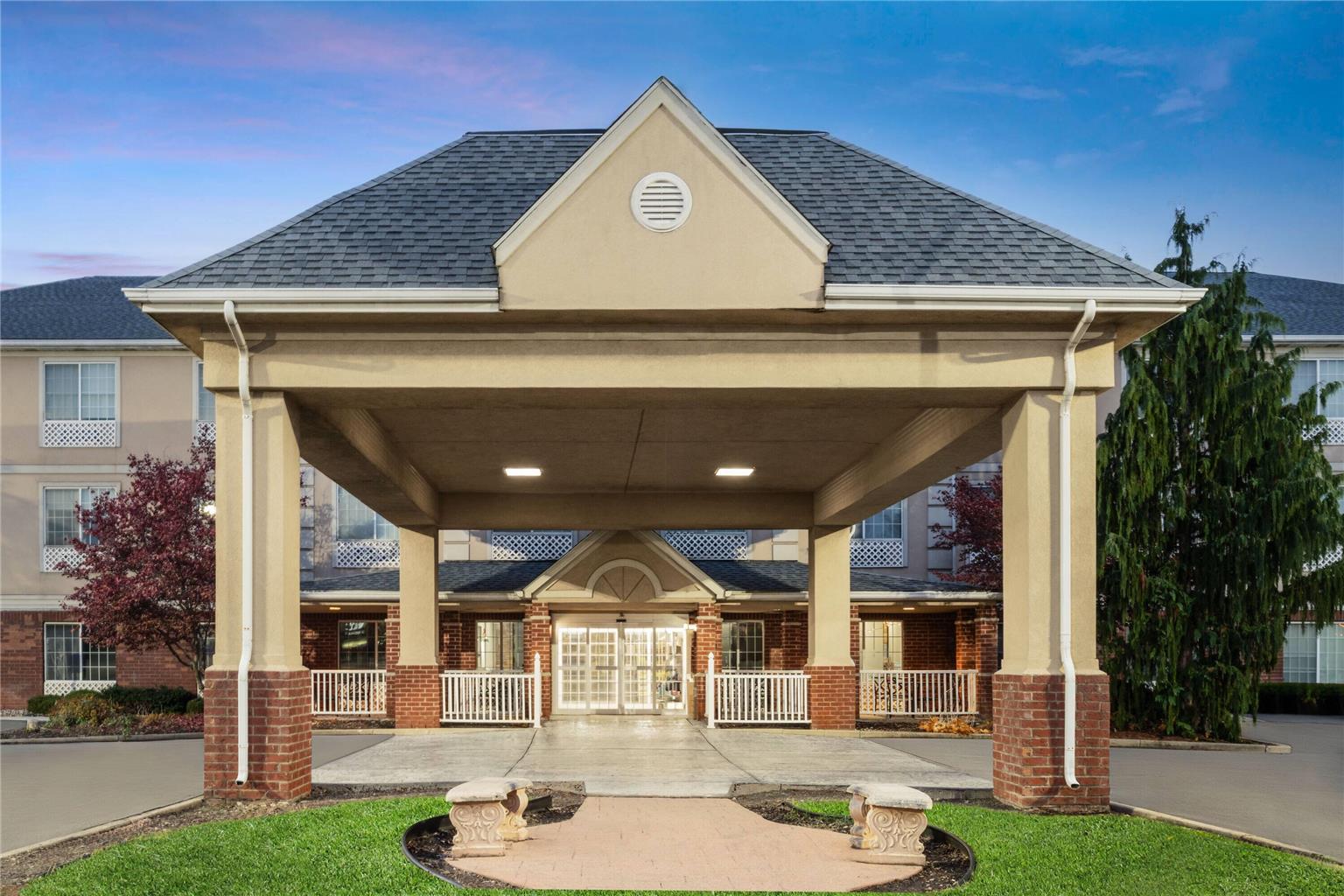 Wingate by Wyndham Mansfield OH - photo 2
