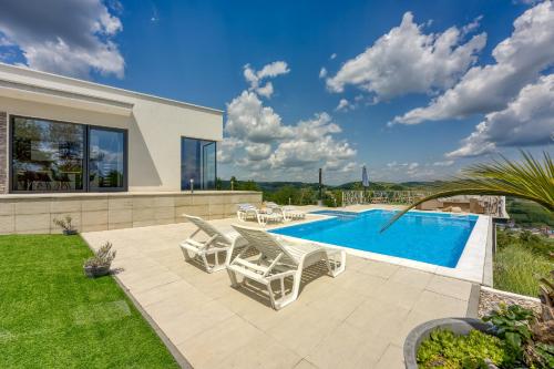 Villa Hill with Private Pool — 4-Star Luxury Hotel in Bosanska Krupa, Bosnia and Herzegovina