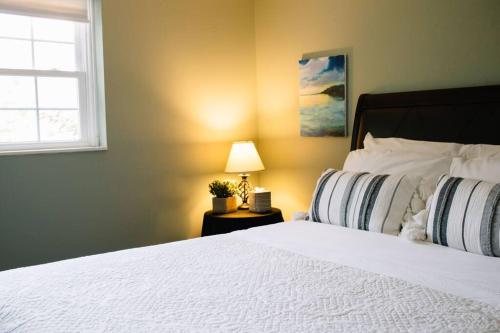 Hilltop Hideaway 3BDR in Downtown London KY — 4-Star Luxury Hotel in London, United States