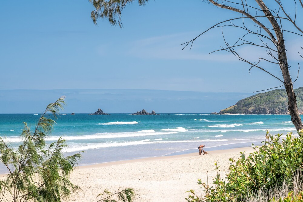 Gigi's Absolute Beachfront — 4-Star Luxury Hotel in Suffolk Park, Australia