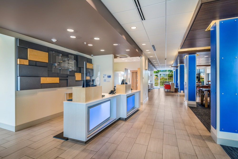 Holiday Inn Express and Suites Asheboro by IHG - photo 8