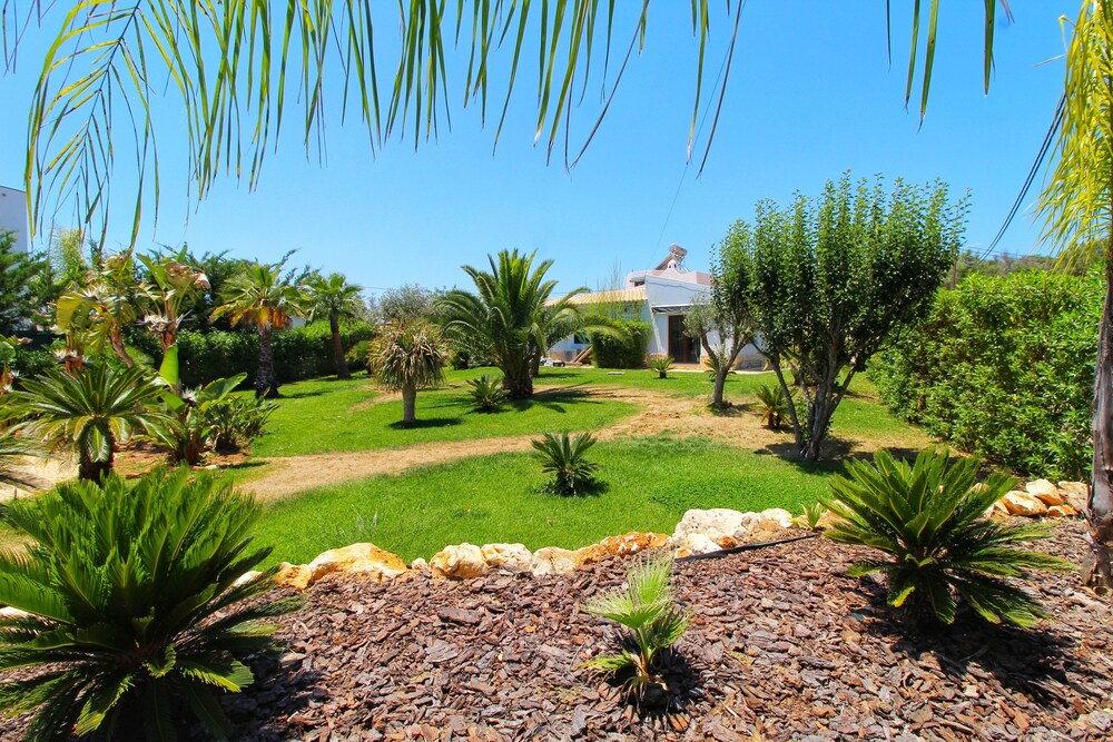 Villa With 4 Bedrooms in Mexilhoeira Grande With Wonderful Mountain View Private Pool Enclosed Garden 11 km From the Beach — 4-Star Luxury Hotel in Portimao, Portugal