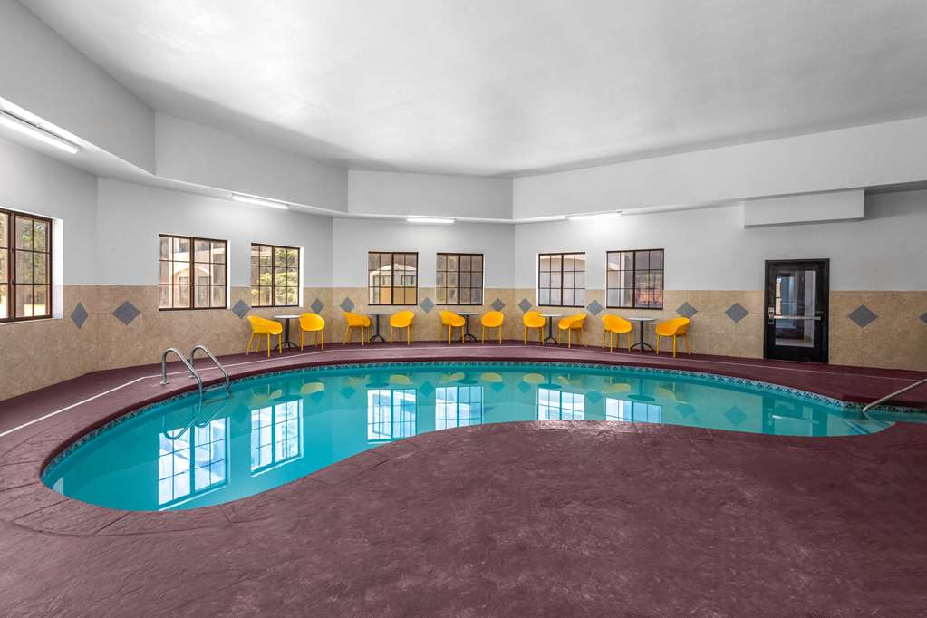 La Quinta Inn & Suites by Wyndham Woodward - photo 9