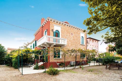 Villa Contarini B&B — 4-Star Luxury Hotel in Venice, Italy