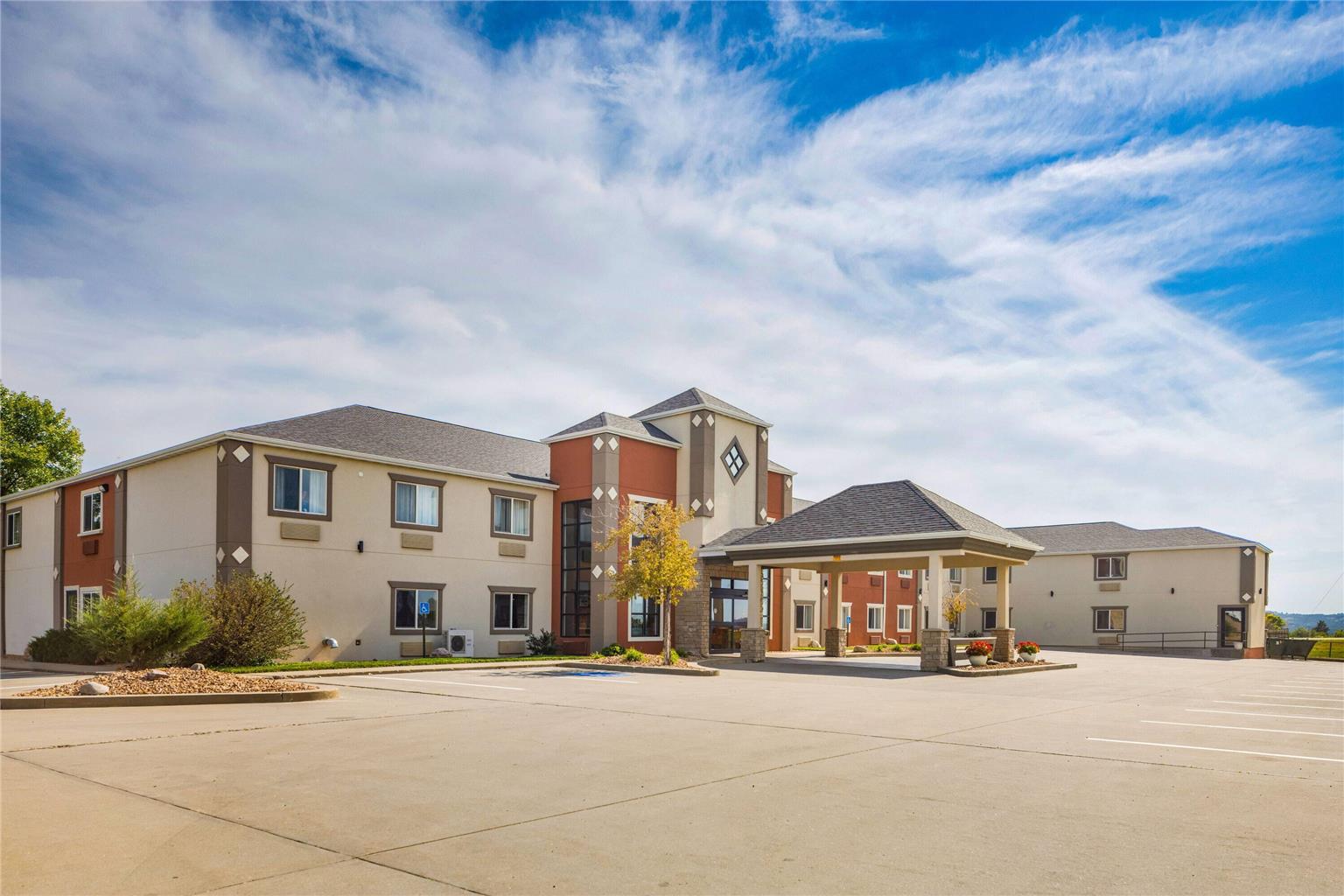 Howard Johnson Hotel & Suites by Wyndham Oacoma - photo 2