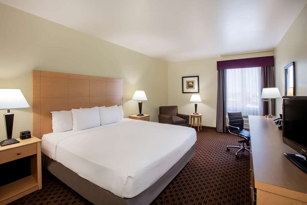 La Quinta Inn & Suites by Wyndham Odessa North - photo 17