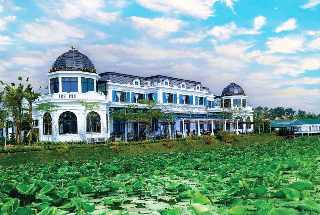 Vườn Vua Resort & Spa by Bay Luxury — hotel in Que Son