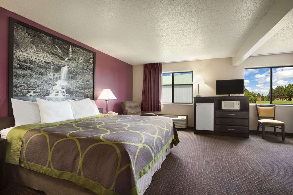 Super 8 by Wyndham Cameron - photo 11