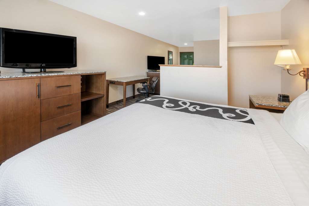 La Quinta Inn & Suites by Wyndham Belgrade Bozeman Airport - photo 22