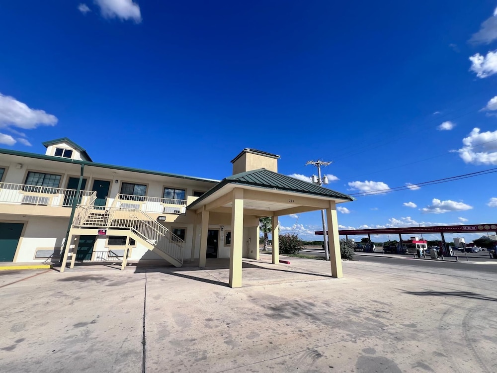 OYO Hotel Pearsall I 35 East - featured photo