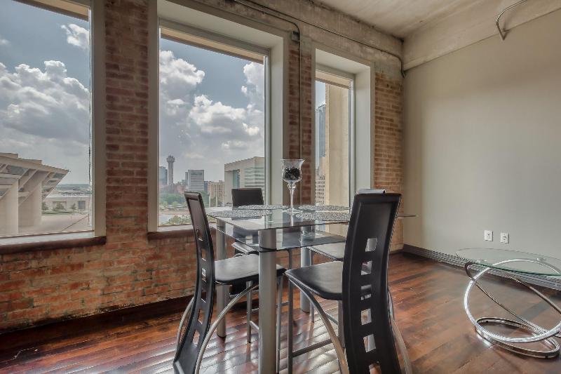 Luxury Downtown Dallas Stay by Amyfinehouse - photo 145