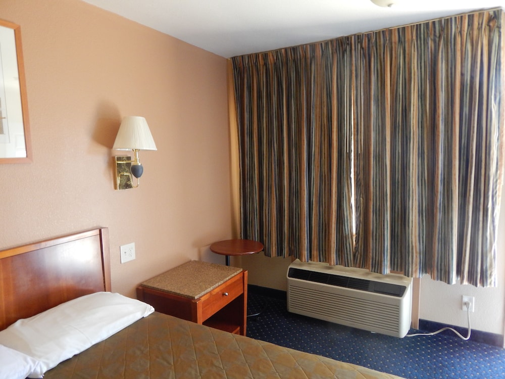 Bay Bridge Inn - photo 13