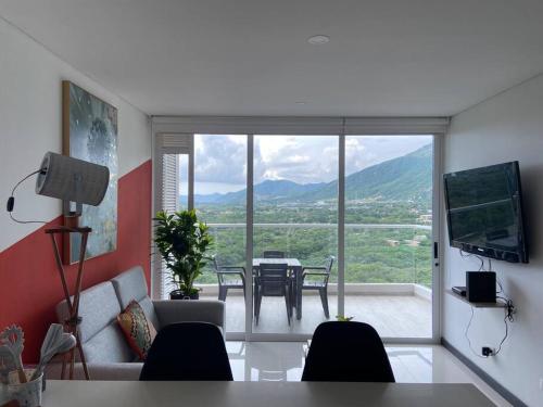 Modern well equipped 4 PPL condo 5 MIN beach walk — 4-Star Luxury Hotel in Santa Marta, Colombia