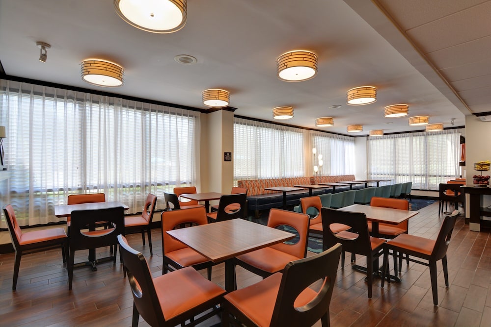 Hampton Inn Kansas City Overland Park - photo 38