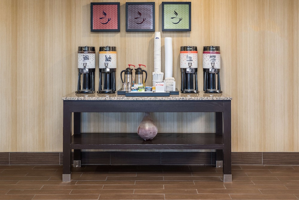 Hampton Inn Parkersburg Mineral Wells - photo 39