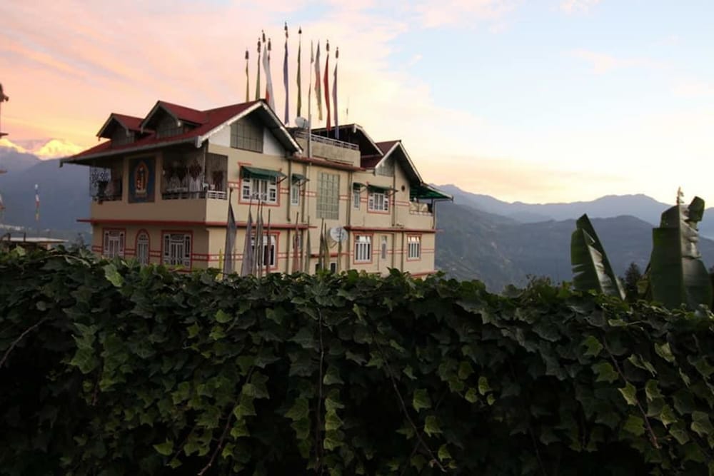 Rabdentse Residency - carbon neutral hotel in Gyalshing