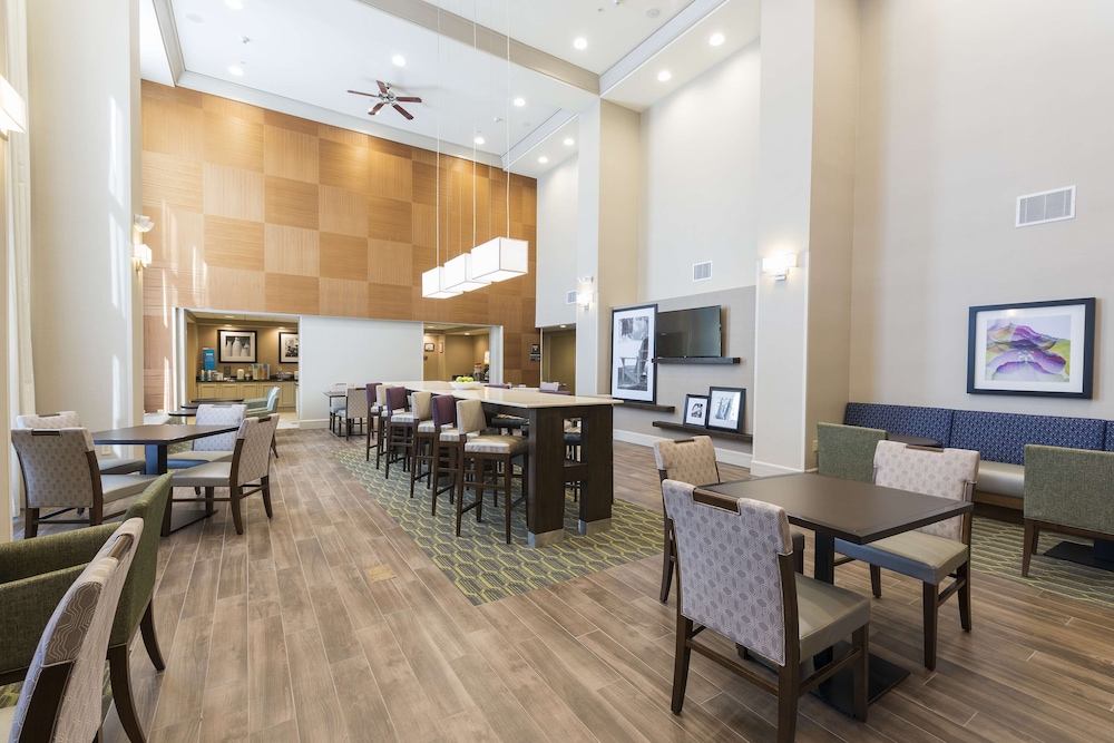 Hampton Inn & Suites Hartford Manchester - photo 2