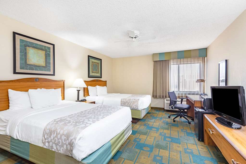 La Quinta Inn & Suites by Wyndham El Paso East - photo 15
