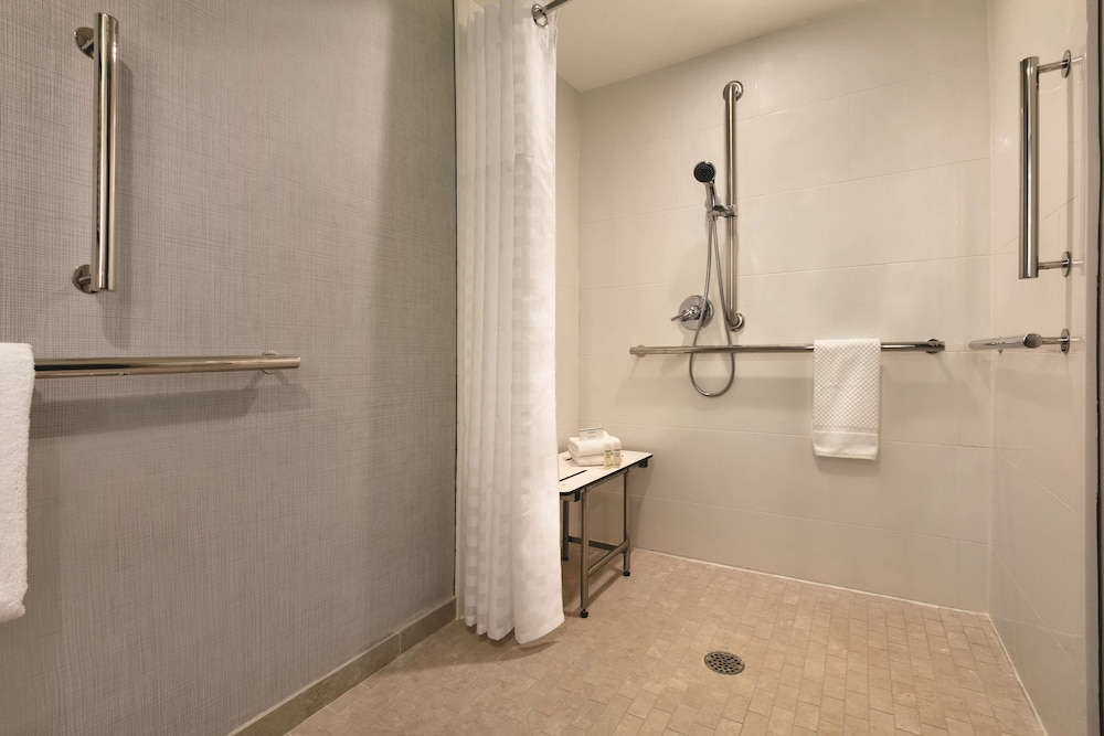 Embassy Suites by Hilton Richmond - photo 24